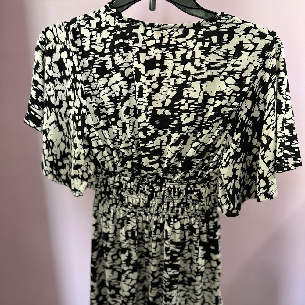 Gently used Liz Lange maternity black and white summer top.